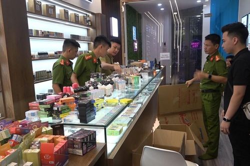 Núp bóng quán cà phê kinh doanh hơn 1.000 máy hút thuốc lá điện tử trái phép