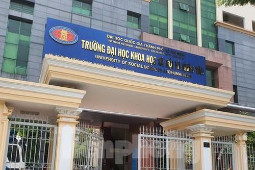 Học phí tăng, học bổng giảm, sinh viên bức xúc: Trường ĐH Khoa học xã hội và Nhân văn TPHCM nói gì?