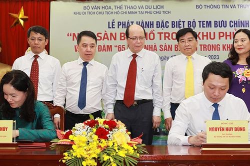 Phát hành đặc biệt bộ tem bưu chính về nhà sàn Bác Hồ