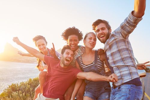 Những người trẻ 'nhịn ăn, nhịn mặc' để có tiền đi du lịch
