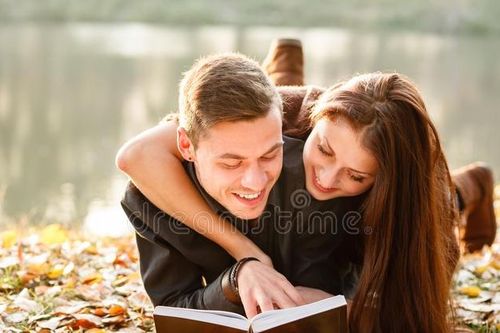 'Đốt cháy' lửa tình nhờ đọc sách đôi
