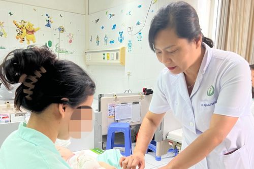 Thủ phạm khiến bé gái 5 tháng tuổi ở Hà Nội hoại tử buồng trứng