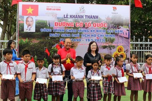 Khánh thành 'Đường cờ Tổ quốc' tại Khu Di tích Đền thờ Chủ tịch Hồ Chí Minh ở Bạc Liêu
