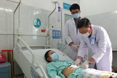 Phẫu thuật cấp cứu kịp thời bệnh nhân nuốt phải xương cá hiếm gặp