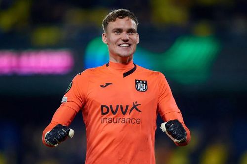 Thủ môn của Anderlecht lọt vào tầm ngắm của M.U