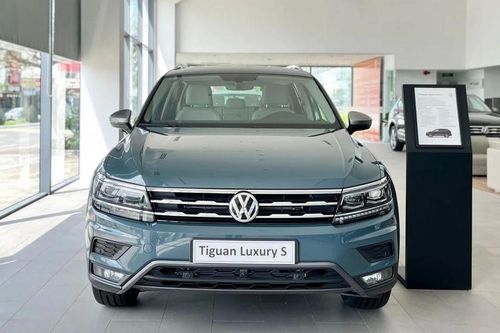 Volkswagen Tiguan Allspace liên tục xả hàng, giảm giá kỷ lục hơn 300 triệu đồng: Full option chỉ hơn 1,6 tỷ, ngang Kia Sorento