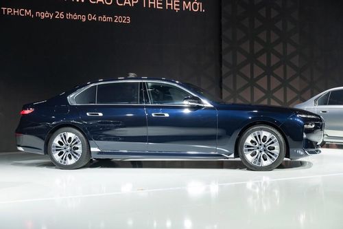 Ảnh thực tế BMW 7-Series 2023 giá từ 5,2 tỷ đồng tại Việt Nam