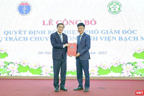 Trao quyết định bổ nhiệm PGĐ Bệnh viện Bạch Mai cho TS. BS Nguyễn Tuấn Tùng