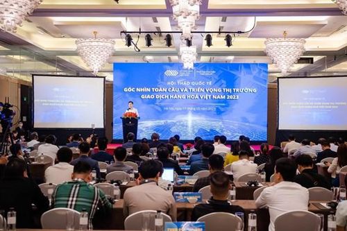 Liên tiếp lao dốc, giá xăng dầu sẽ ra sao những tháng cuối năm?