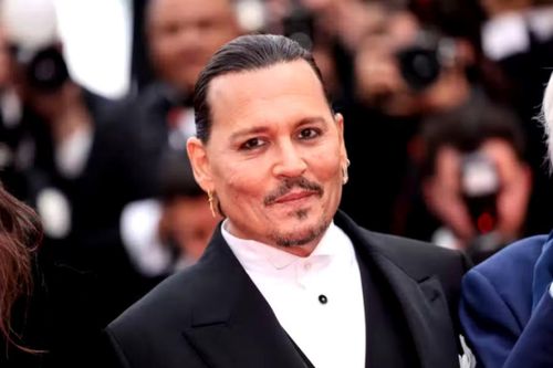 Johnny Depp nhận tràng pháo tay dài 7 phút và những giọt nước mắt đầu tiên tại LHP Cannes 2023