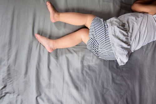 Cách trả lời giúp trẻ tự tin khi nói: 'Mẹ ơi con tè dầm rồi'