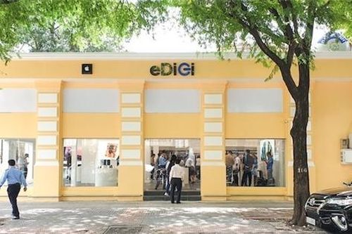 'Vua hàng hiệu' từ bỏ giấc mơ bán iPhone