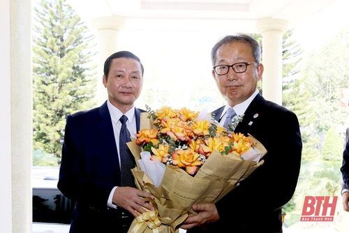 Chủ tịch UBND tỉnh Đỗ Minh Tuấn tiếp xã giao Đại sứ đặc mệnh toàn quyền Nhật Bản tại Việt Nam