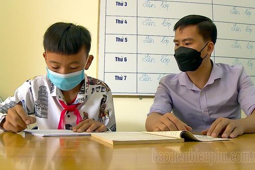 Xây dựng đội ngũ giáo viên vững chuyên môn, hết lòng vì học sinh