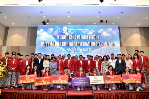 Khen thưởng Đội tuyển Điền kinh Việt Nam