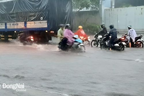 TP.Biên Hòa ngập một số điểm trong cơn mưa kéo dài