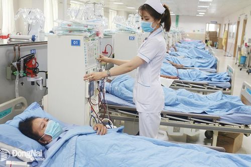 Trầy trật chờ được… chạy thận