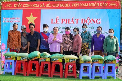 Nữ Bí thư Chi bộ ấp gương mẫu, tận tụy với công việc