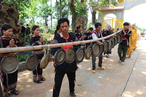 Gia Lai: Phân ban Phật tử dân tộc T.Ư trao 200 phần quà đến bà con dân tộc tại địa phương