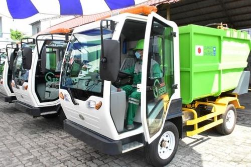 Thành phố Huế: Tiếp nhận 6 xe điện bốn bánh chuyên dùng thu gom rác