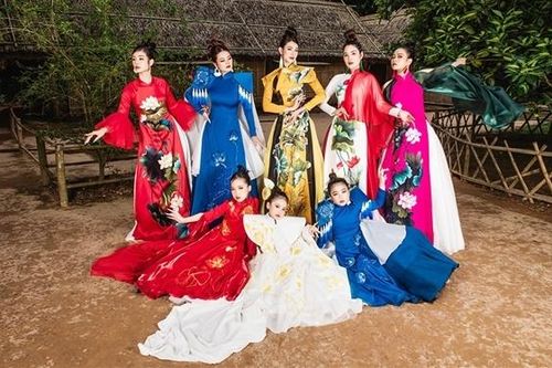 Bộ sưu tập áo dài 'Sen - Kính dâng Người'