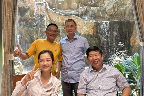 Sức khỏe nghệ sĩ Tấn Hoàng ra sao sau khi bị đột quỵ?