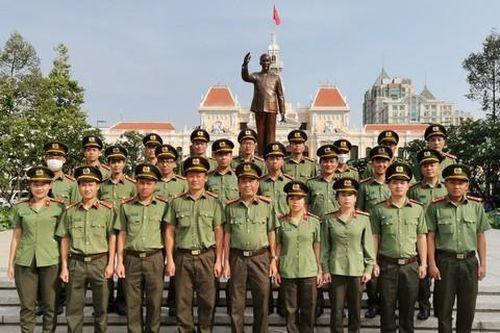 Phòng An ninh nội địa Công an TPHCM về nguồn 'Theo dấu chân Người'