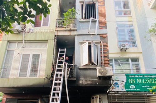 5 người thoát nạn trong đám cháy nhờ căn hộ không lắp 'chuồng cọp'