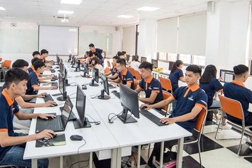 Tăng học phí, tăng hỗ trợ sinh viên nghèo