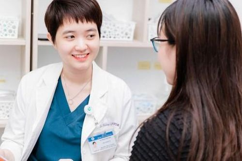 Tận tâm và chuyên nghiệp: Bác sĩ Hà Phương trong hành trình điều trị sẹo, kiến tạo cuộc sống mới