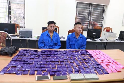 Bắt 2 thanh niên mua bán 2 bánh heroin và 48.000 viên ma túy