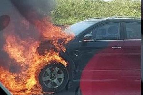 Hà Nội: Xe ô tô liên tiếp bốc cháy dữ dội trong thời tiết nắng nóng