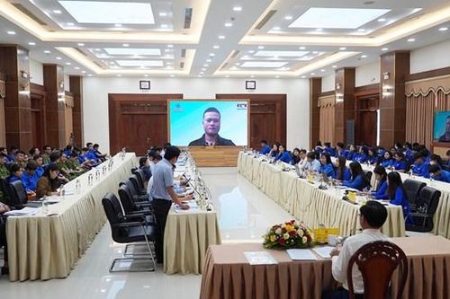 Hơn 1.000 thanh niên Quảng Trị tham gia đối thoại với Chủ tịch UBND tỉnh