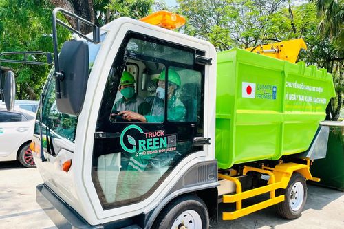 Thành phố đầu tiên ở Việt Nam có xe tải điện thu gom rác