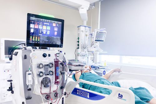 Viêm tụy nặng, người đàn ông có huyết tương đục như sữa