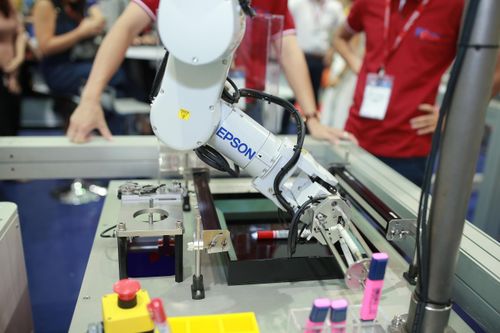 Cứ 10 nhân sự Việt thì 9 người muốn AI làm hộ công việc