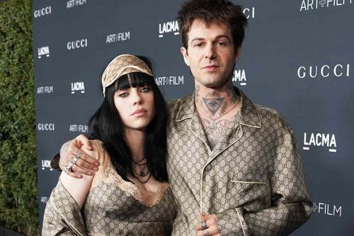 Billie Eilish chia tay bạn trai hơn 10 tuổi