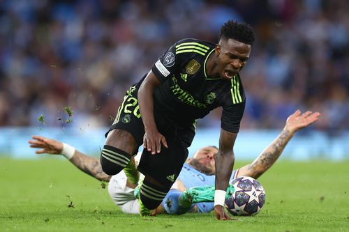 Vì sao Real Madrid thảm bại trước Man City?