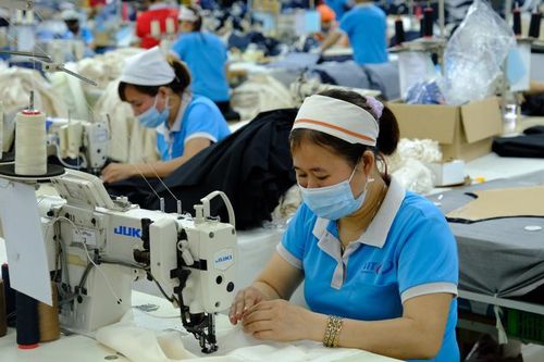Đề nghị mức lương đủ sống để giảm căng thẳng tại nơi làm việc