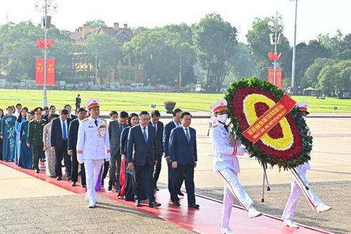 Lãnh đạo thành phố Hà Nội vào Lăng viếng Chủ tịch Hồ Chí Minh