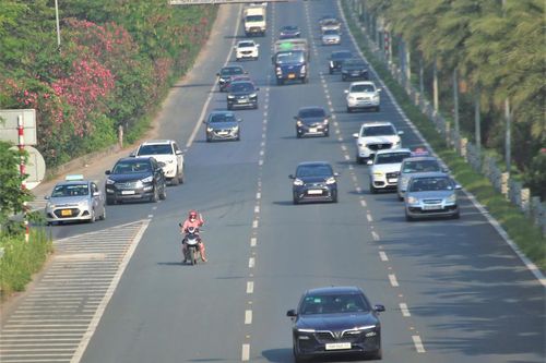 Xe máy đi vào cao tốc: Xử lý nghiêm, phạt thật nặng