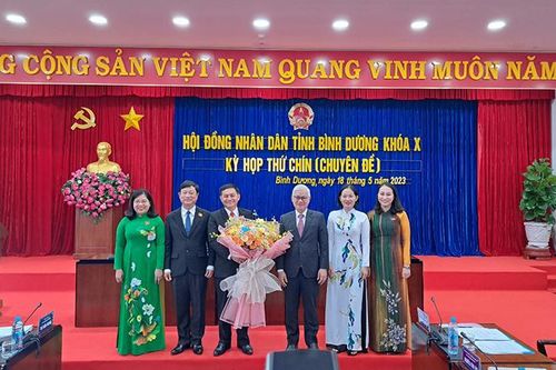 Đồng chí Nguyễn Văn Lộc giữ chức Chủ tịch Hội đồng nhân dân tỉnh Bình Dương