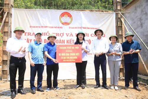 Hà Nội hỗ trợ Tuyên Quang 500 triệu đồng xây nhà Đại đoàn kết