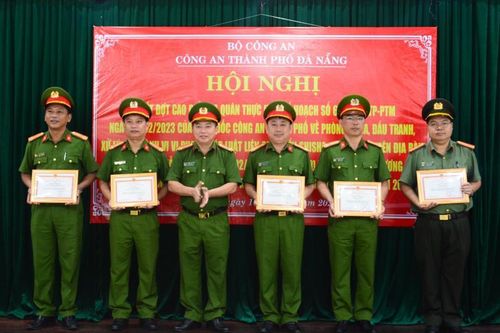 Tuyên dương các tập thể, cá nhân đạt nhiều thành tích trong cao điểm ra quân xử lý Shisha, bóng cười