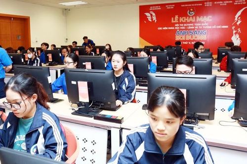 Hơn 60.000 sinh viên hưởng ứng Hội thi 'Ánh sáng soi đường'
