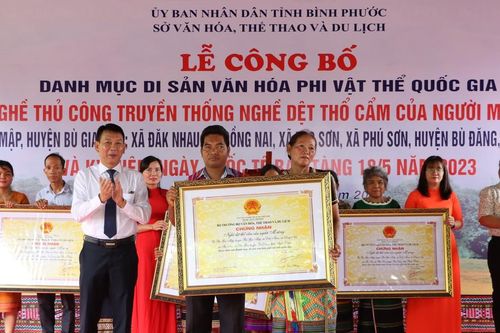 Nghề thủ công dệt thổ cẩm của người M'nông là Di sản văn hóa phi vật thể quốc gia