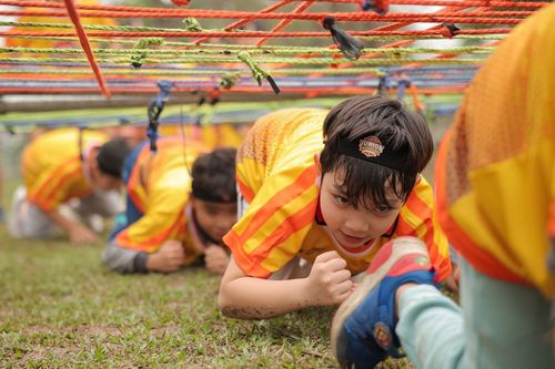 1.500 em nhỏ tham dự giải đấu vượt chướng ngại vật chuyên nghiệp