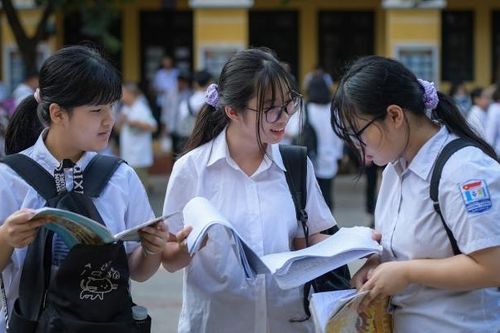 Học ở đâu khi 'cửa vào trường công ngày càng hẹp'?