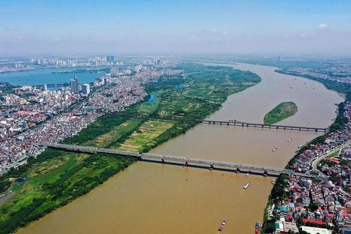 Nơi nào của nước ta có biệt danh 'thành phố sông hồ'?