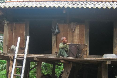 Lời thề khắc giữa non thiêng